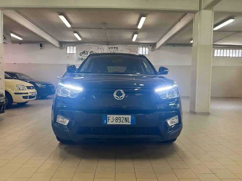 Ssangyong Tivoli 1.6d 2WD GO Be Hot Aebs 04/2017-photo-2
