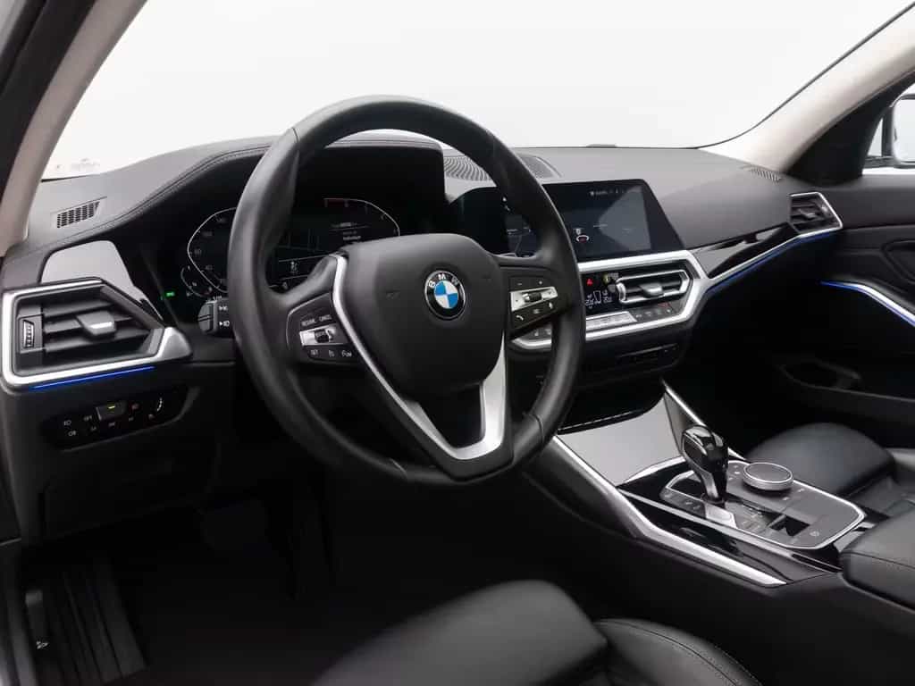BMW 320 i Luxury Line Laser HUD Panorama Alarm AHK Hi 01/2020-photo-22