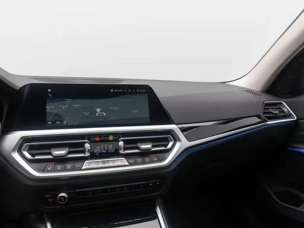 BMW 320 i Luxury Line Laser HUD Panorama Alarm AHK Hi 01/2020-photo-23