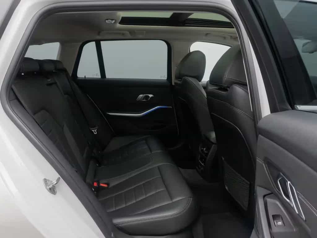 BMW 320 i Luxury Line Laser HUD Panorama Alarm AHK Hi 01/2020-photo-28