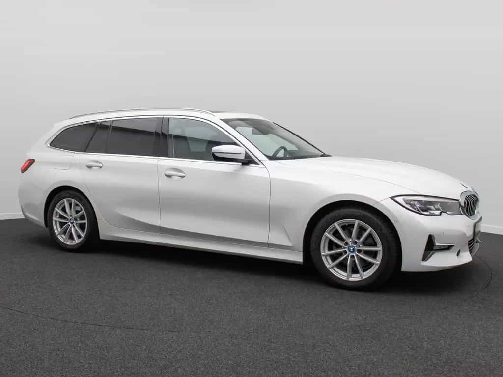 BMW 320 i Luxury Line Laser HUD Panorama Alarm AHK Hi 01/2020-photo-3