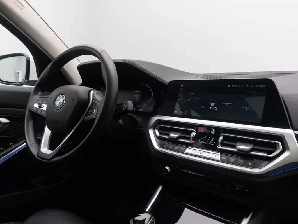 BMW 320 i Luxury Line Laser HUD Panorama Alarm AHK Hi 01/2020-photo-39