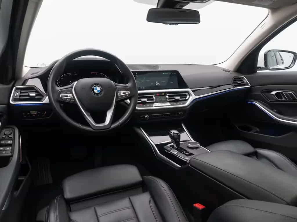 BMW 320 i Luxury Line Laser HUD Panorama Alarm AHK Hi 01/2020-photo-40