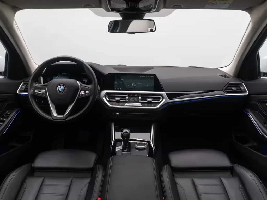BMW 320 i Luxury Line Laser HUD Panorama Alarm AHK Hi 01/2020-photo-41