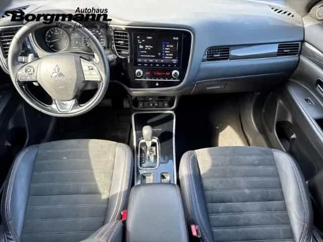 Mitsubishi Outlander Spirit+ 2WD - 7-Sitzer - 360 Grad Kame 11/2021-photo-11