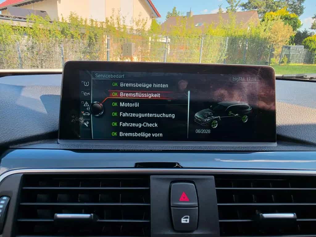 BMW 320 d xDrive Sport Line Pano Prof AHK A-LED HiFi 09/2016-photo-19