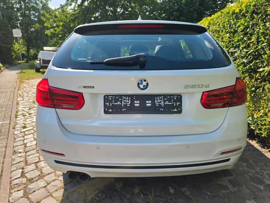 BMW 320 d xDrive Sport Line Pano Prof AHK A-LED HiFi 09/2016-photo-4