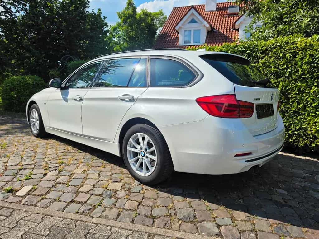 BMW 320 d xDrive Sport Line Pano Prof AHK A-LED HiFi 09/2016-photo-5