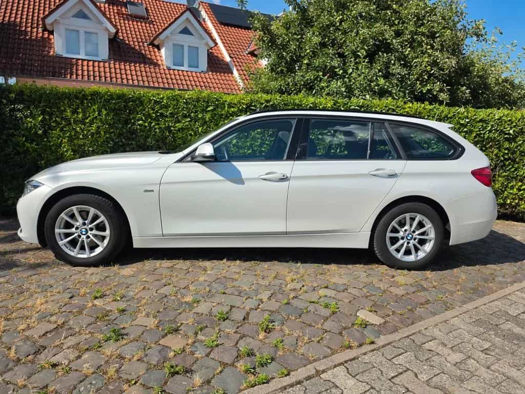 BMW 320 d xDrive Sport Line Pano Prof AHK A-LED HiFi 09/2016-photo-6