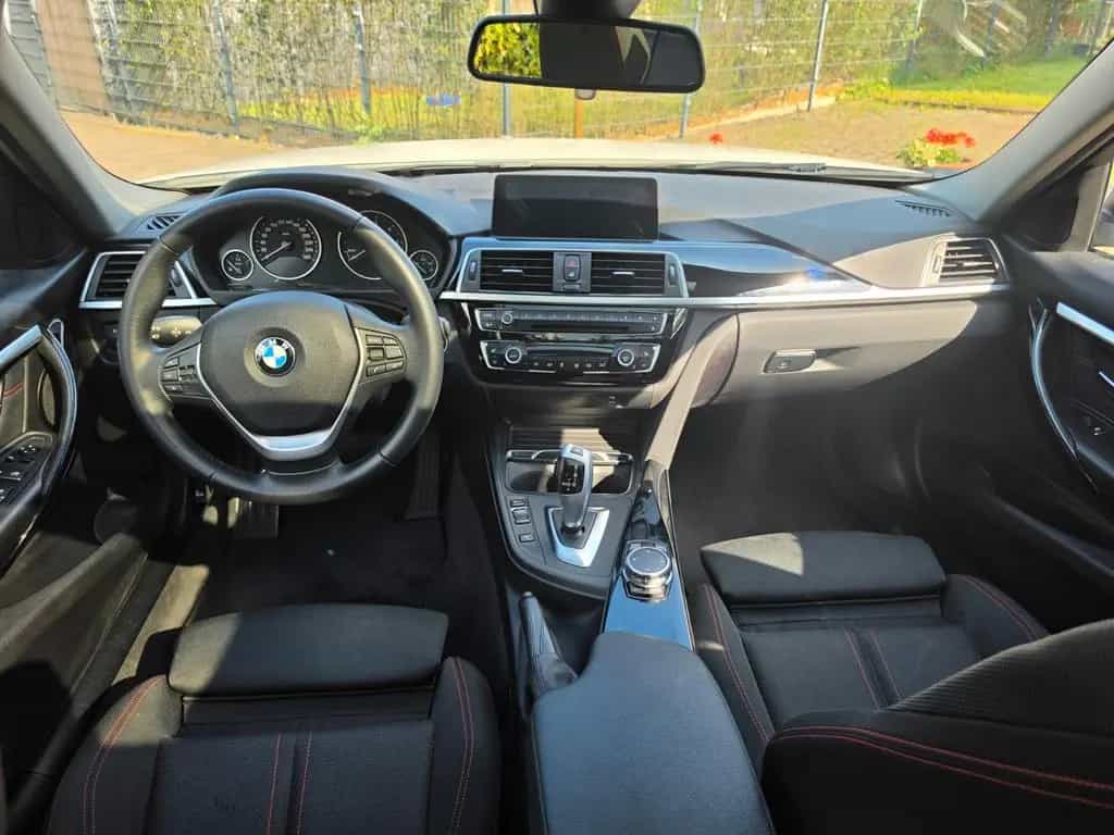 BMW 320 d xDrive Sport Line Pano Prof AHK A-LED HiFi 09/2016-photo-8