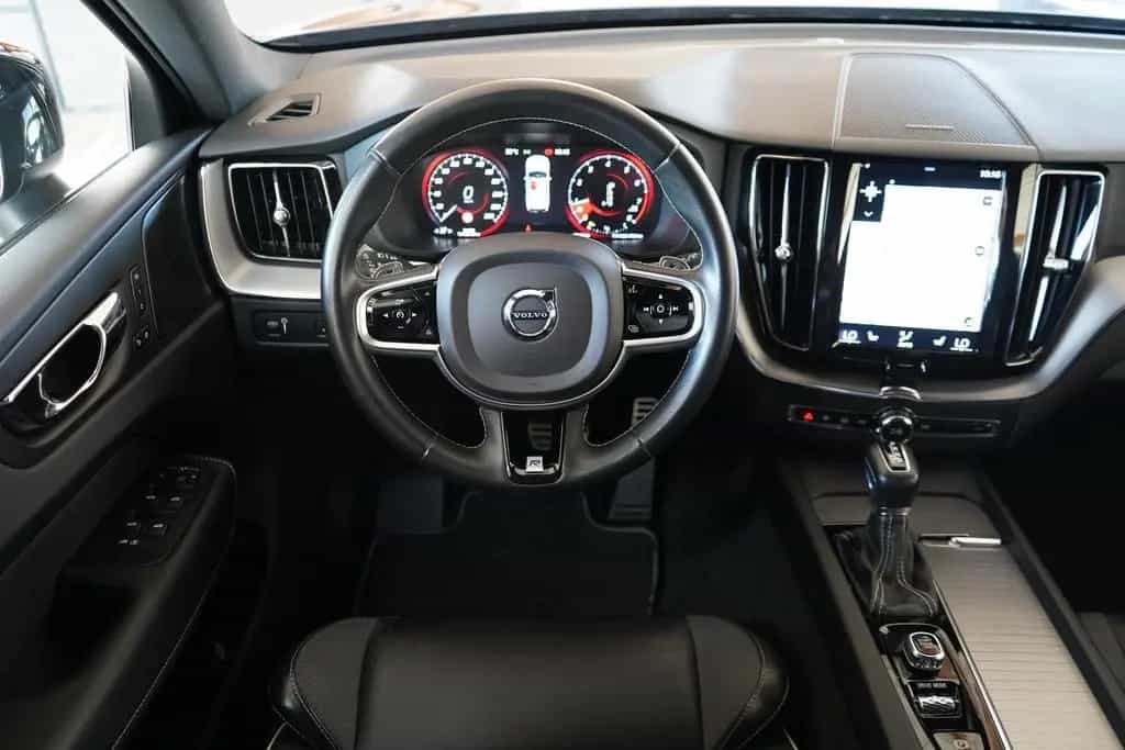 Volvo XC60 XC 60 T5 AWD R-Design Geartronic LED AHK 360° 05/2019-photo-18