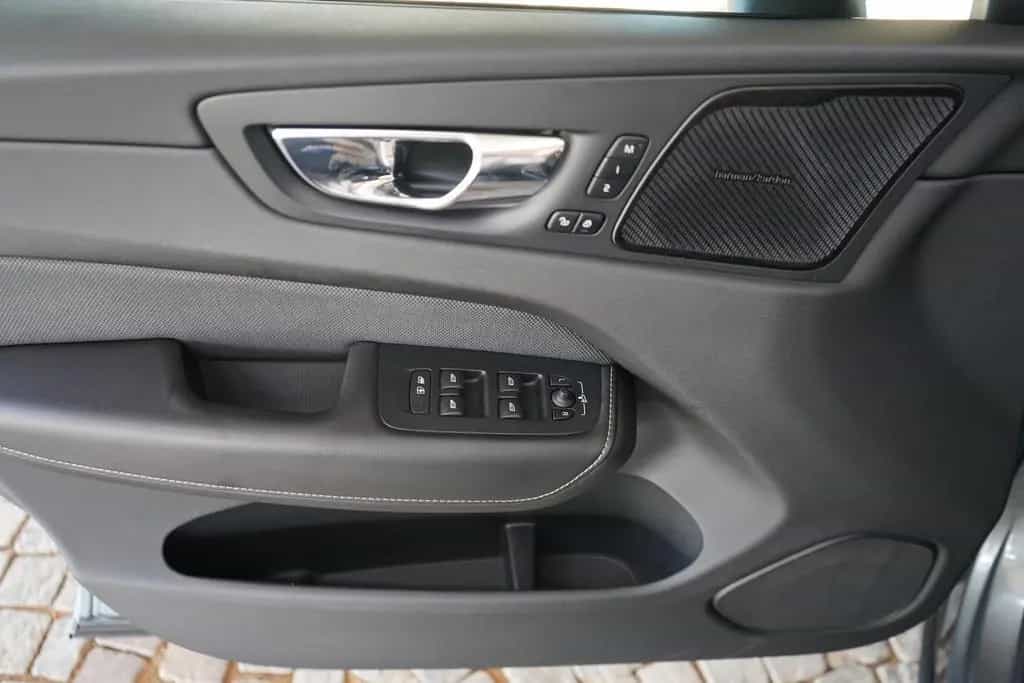 Volvo XC60 XC 60 T5 AWD R-Design Geartronic LED AHK 360° 05/2019-photo-25