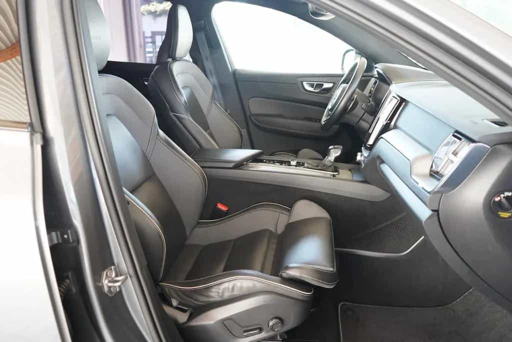 Volvo XC60 XC 60 T5 AWD R-Design Geartronic LED AHK 360° 05/2019-photo-28