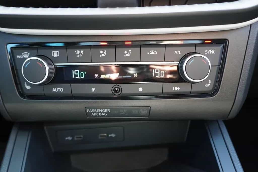 Seat Ibiza 1.0 TSI Style LED ACC PDC Sitzheizung DAB 07/2023-photo-18