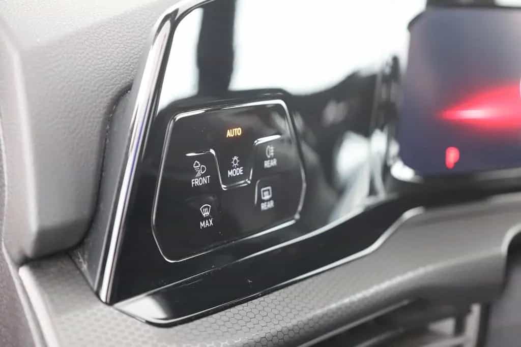 Volkswagen Golf VIII 2.0 TSI DSG GTI LED Navi Sitzheizung 03/2022-photo-19