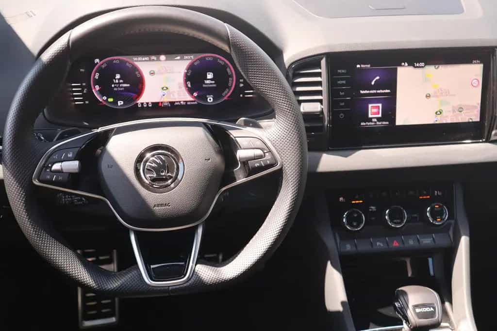 Skoda Karoq 1.5 TSI Sportline DSG LED Navi ACC Kamera 08/2024-photo-10