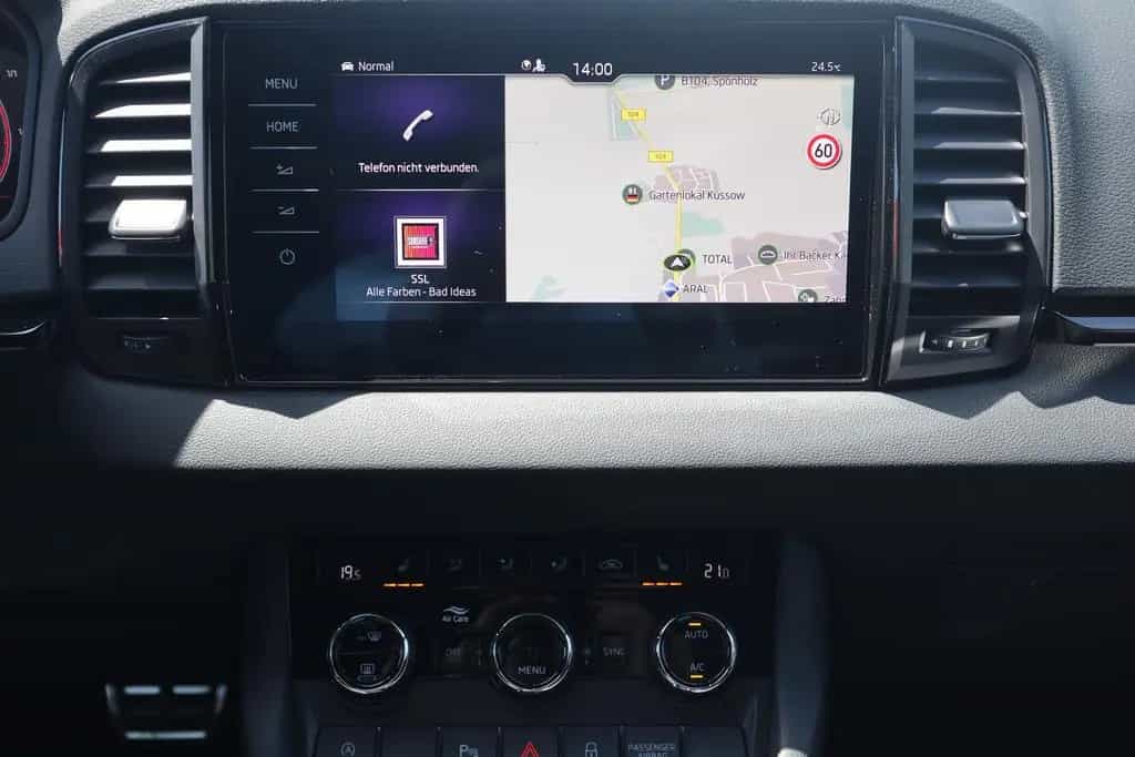 Skoda Karoq 1.5 TSI Sportline DSG LED Navi ACC Kamera 08/2024-photo-13