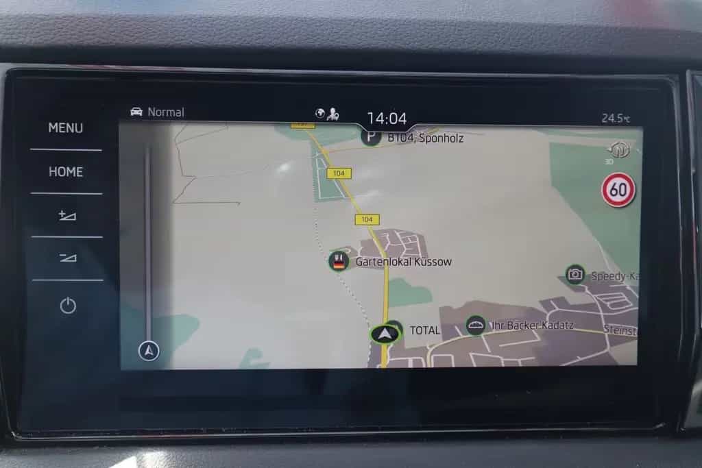 Skoda Karoq 1.5 TSI Sportline DSG LED Navi ACC Kamera 08/2024-photo-14