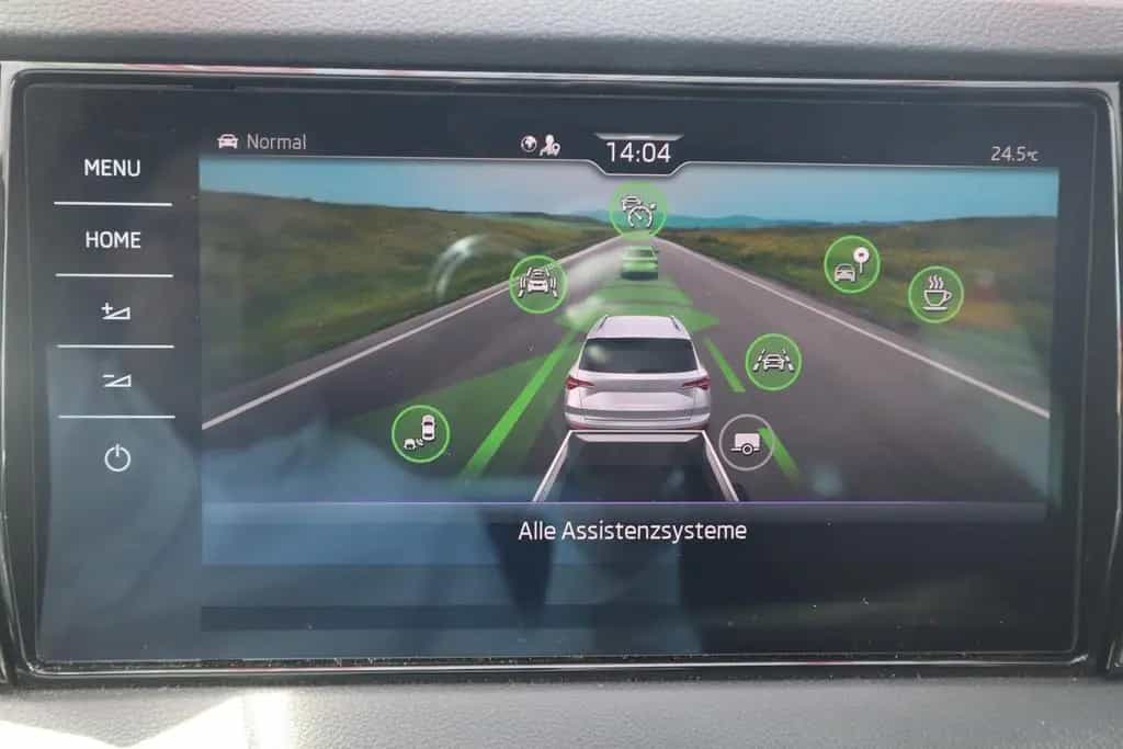 Skoda Karoq 1.5 TSI Sportline DSG LED Navi ACC Kamera 08/2024-photo-16