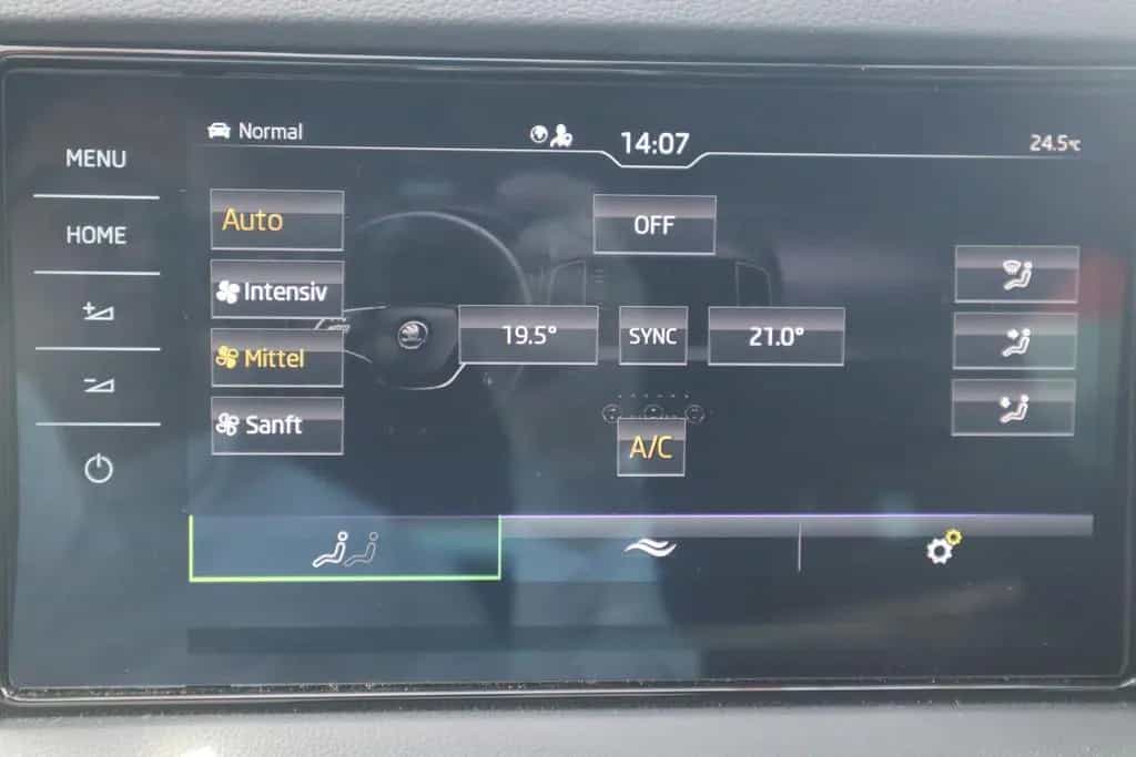 Skoda Karoq 1.5 TSI Sportline DSG LED Navi ACC Kamera 08/2024-photo-19