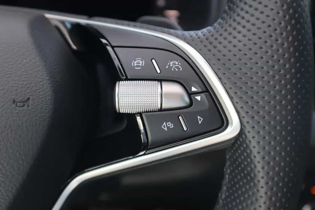 Skoda Karoq 1.5 TSI Sportline DSG LED Navi ACC Kamera 08/2024-photo-22
