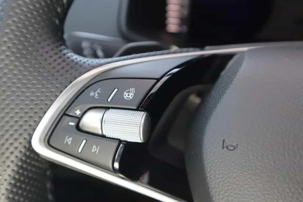 Skoda Karoq 1.5 TSI Sportline DSG LED Navi ACC Kamera 08/2024-photo-23