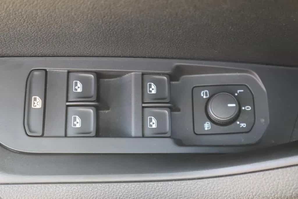 Skoda Karoq 1.5 TSI Sportline DSG LED Navi ACC Kamera 08/2024-photo-25