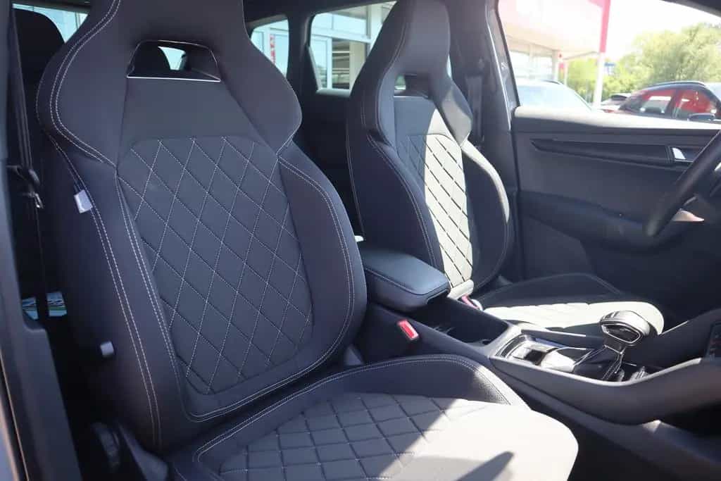 Skoda Karoq 1.5 TSI Sportline DSG LED Navi ACC Kamera 08/2024-photo-29