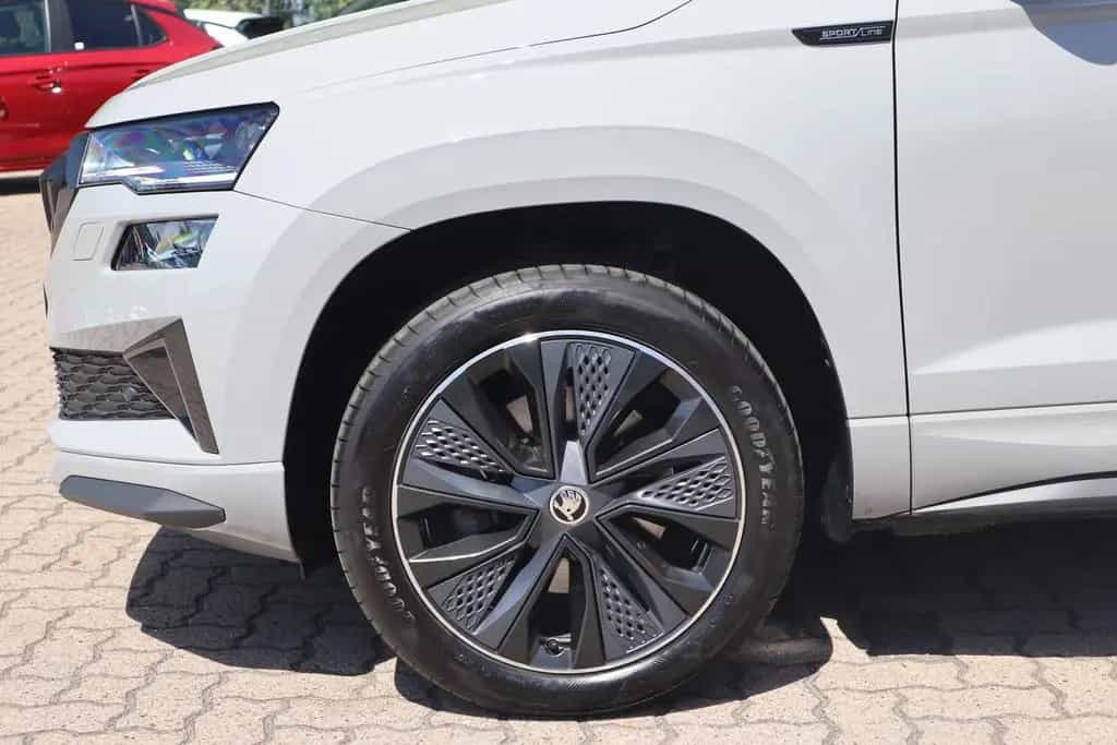 Skoda Karoq 1.5 TSI Sportline DSG LED Navi ACC Kamera 08/2024-photo-32
