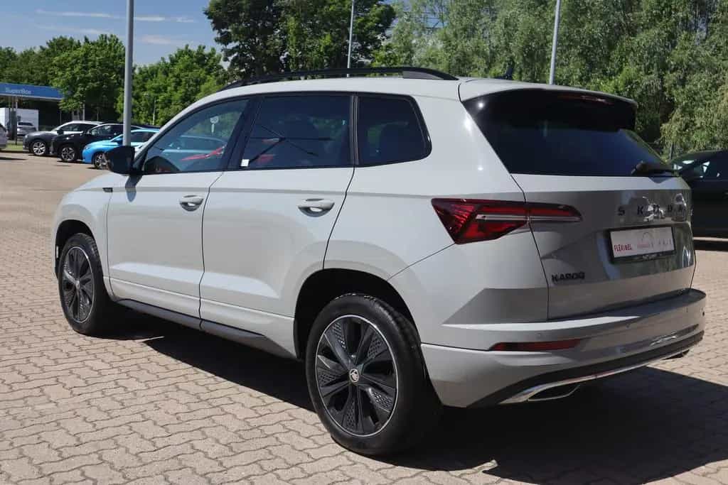 Skoda Karoq 1.5 TSI Sportline DSG LED Navi ACC Kamera 08/2024-photo-4