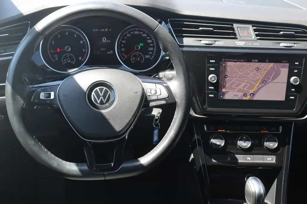 Volkswagen Touran 1.5 TSI LED Navi Sitzheizung ACC 12/2020-photo-10