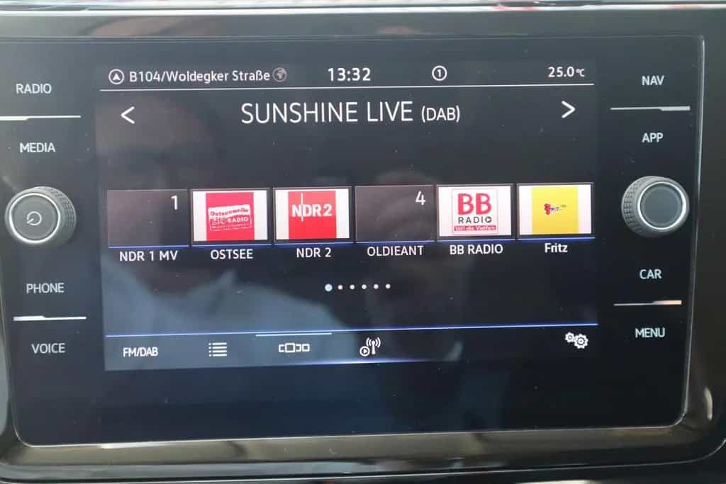 Volkswagen Touran 1.5 TSI LED Navi Sitzheizung ACC 12/2020-photo-16