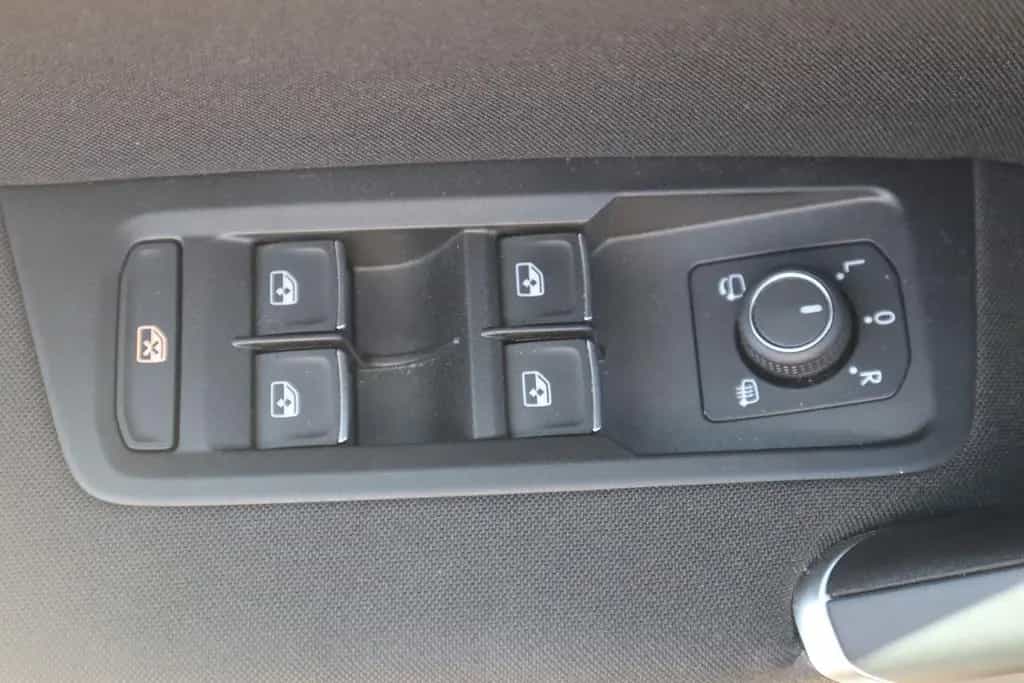 Volkswagen Touran 1.5 TSI LED Navi Sitzheizung ACC 12/2020-photo-26