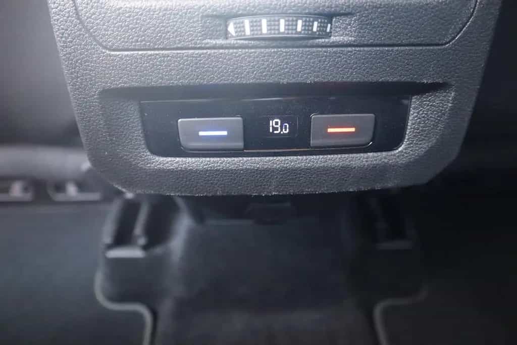 Volkswagen Touran 1.5 TSI LED Navi Sitzheizung ACC 12/2020-photo-33