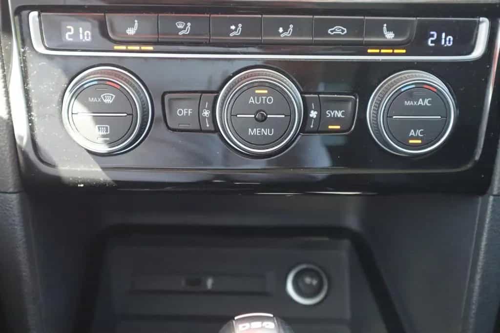 Volkswagen Golf Sportsvan VII 1.5 TSI LED ACC AHK Navi PDC 03/2019-photo-18
