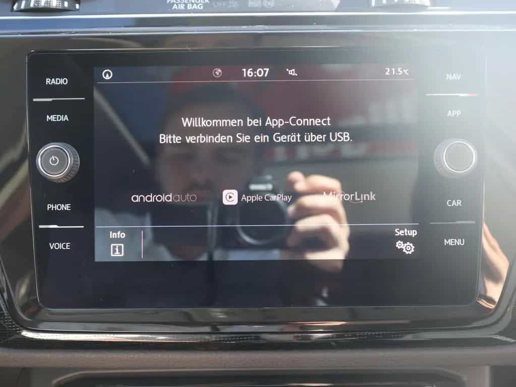 Volkswagen Touran 1.4 TSI DSG Sound ACC AHK LED Navi Kamera 11/2017-photo-16