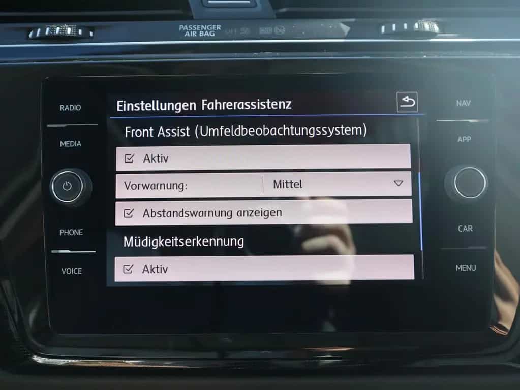 Volkswagen Touran 1.4 TSI DSG Sound ACC AHK LED Navi Kamera 11/2017-photo-17