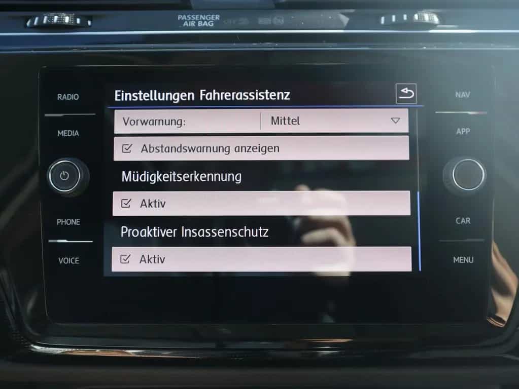 Volkswagen Touran 1.4 TSI DSG Sound ACC AHK LED Navi Kamera 11/2017-photo-18