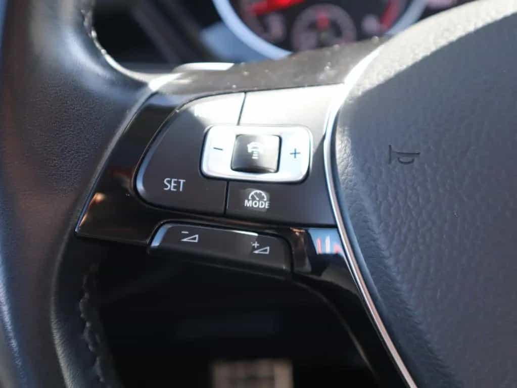 Volkswagen Touran 1.4 TSI DSG Sound ACC AHK LED Navi Kamera 11/2017-photo-25