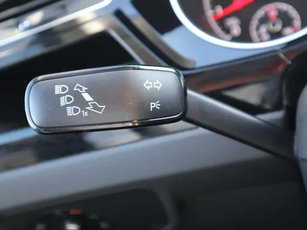 Volkswagen Touran 1.4 TSI DSG Sound ACC AHK LED Navi Kamera 11/2017-photo-27