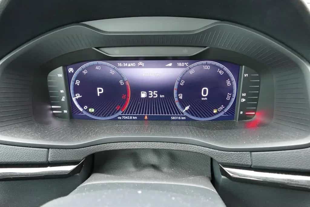 Skoda Karoq 1.5 16V TSI Style LED Navi Kamera PDC USB 07/2022-photo-11