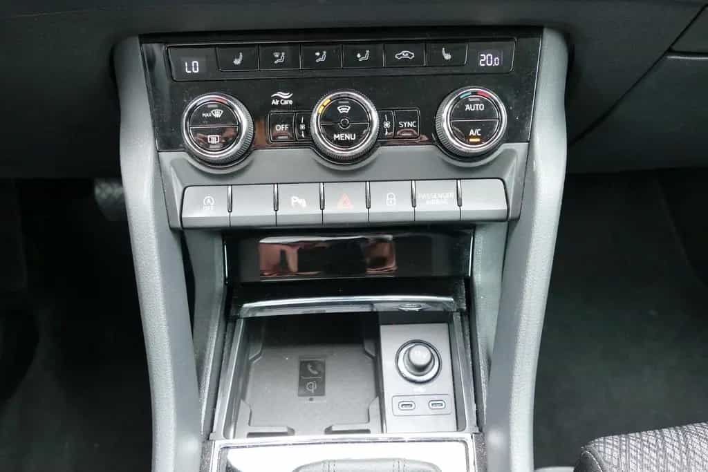 Skoda Karoq 1.5 16V TSI Style LED Navi Kamera PDC USB 07/2022-photo-17