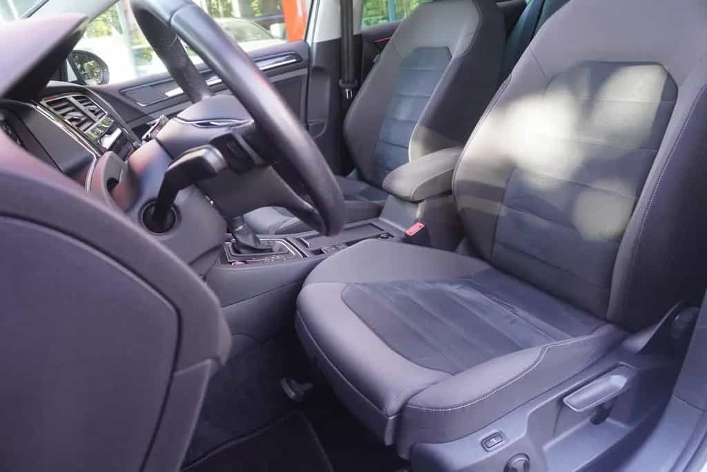 Volkswagen Golf VII 1.5 TSI LED Navi Panorama ACC Totwinkel 04/2019-photo-10