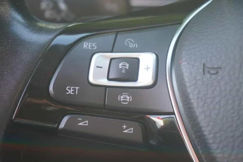 Volkswagen Golf VII 1.5 TSI LED Navi Panorama ACC Totwinkel 04/2019-photo-14
