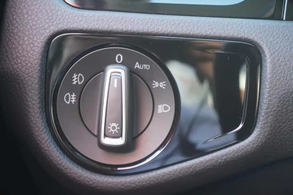 Volkswagen Golf VII 1.5 TSI LED Navi Panorama ACC Totwinkel 04/2019-photo-20