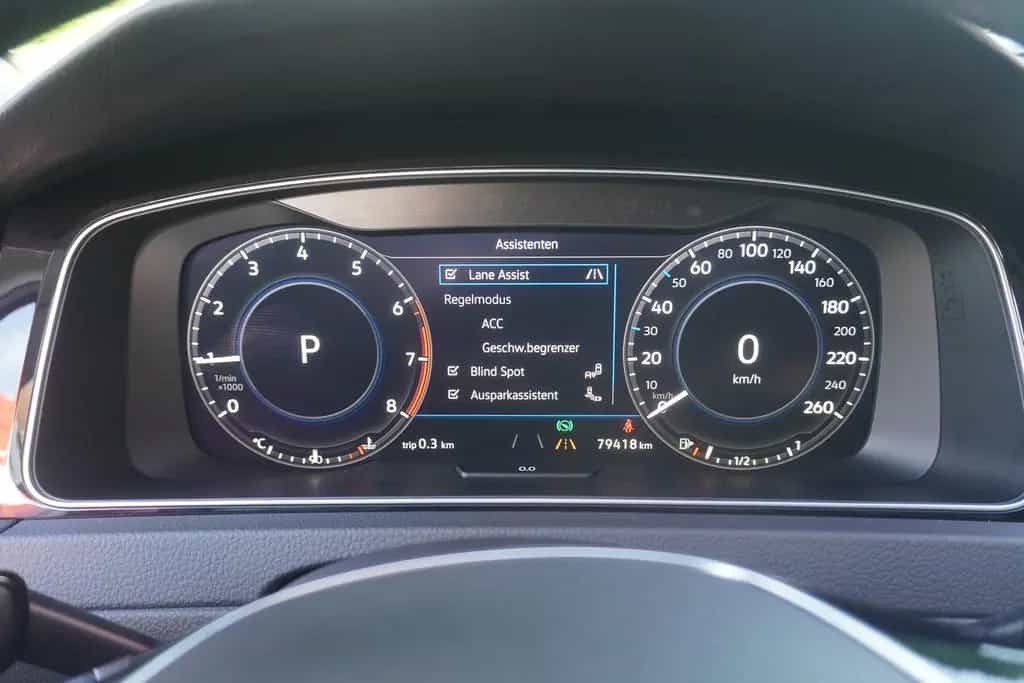 Volkswagen Golf VII 1.5 TSI LED Navi Panorama ACC Totwinkel 04/2019-photo-21