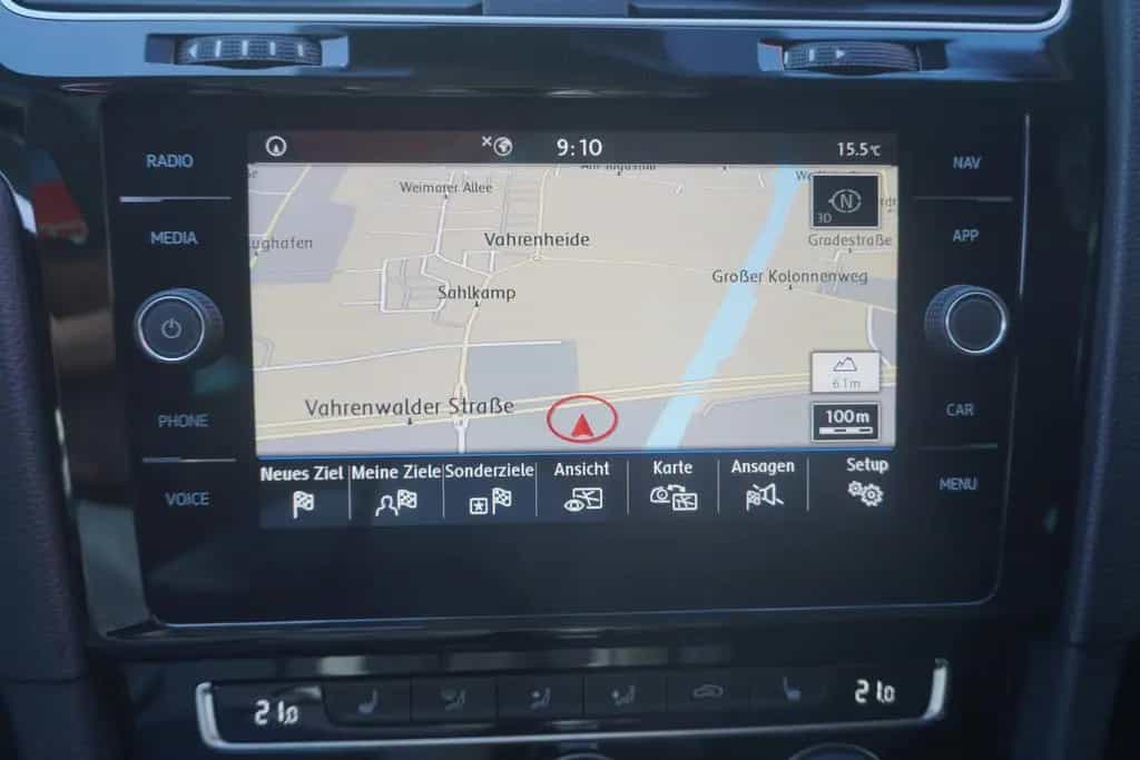 Volkswagen Golf VII 1.5 TSI LED Navi Panorama ACC Totwinkel 04/2019-photo-23