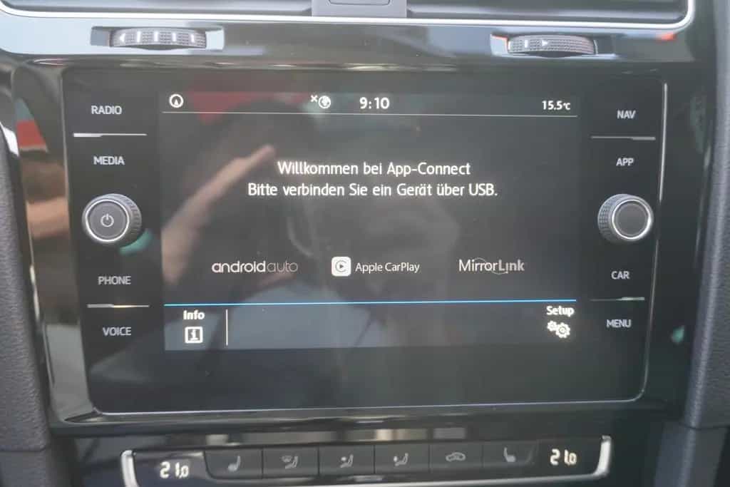 Volkswagen Golf VII 1.5 TSI LED Navi Panorama ACC Totwinkel 04/2019-photo-24