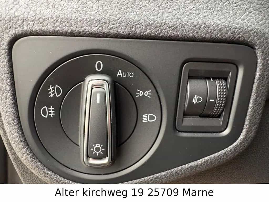 Volkswagen Golf Sportsvan VII Highline KAM.AHK.BT.TÜV NEU 10/2015-photo-16