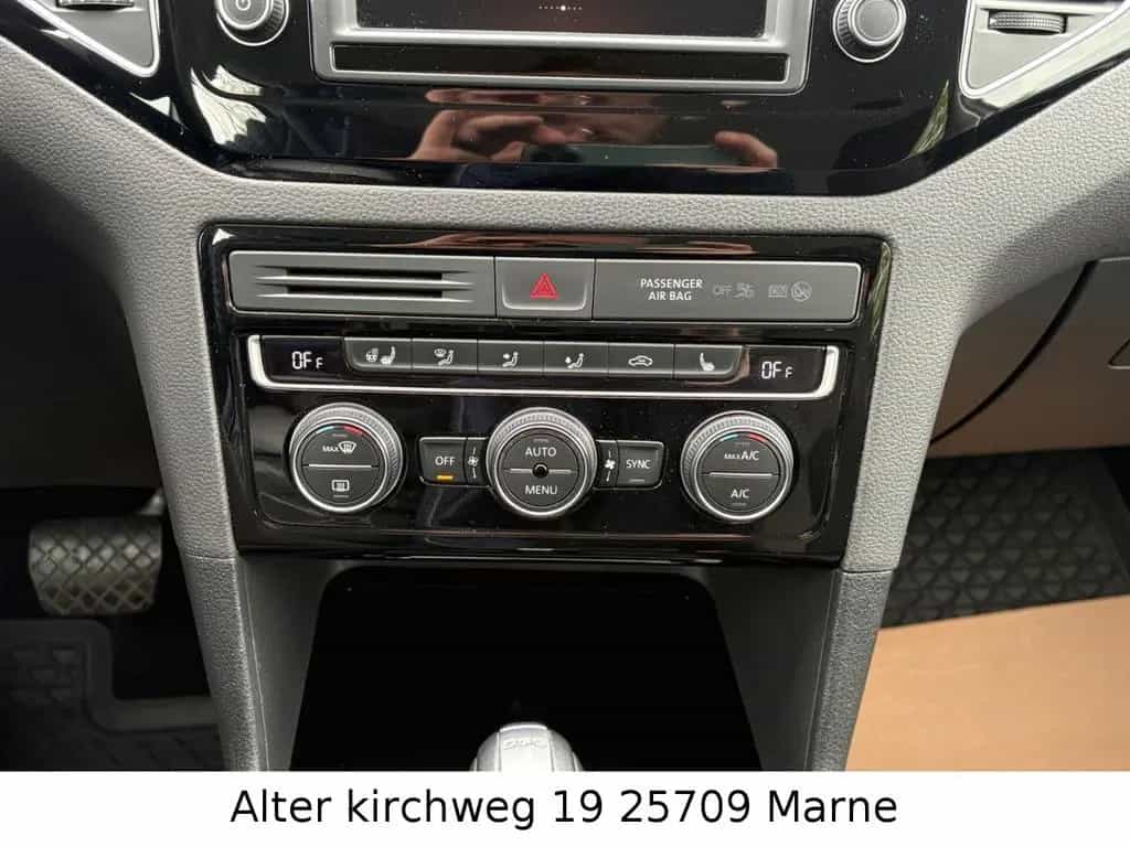 Volkswagen Golf Sportsvan VII Highline KAM.AHK.BT.TÜV NEU 10/2015-photo-26